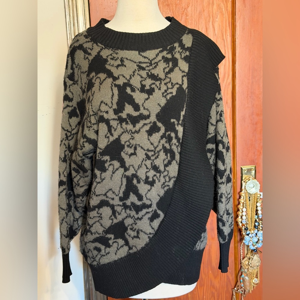 Vintage Laurel Oversized Asymmetrical Knit Flounce Patterned Sweater Size 38